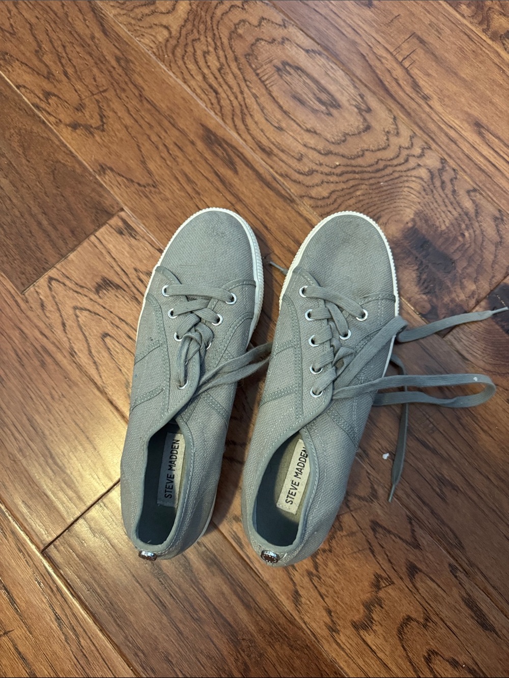 Steve Madden womenβs Light Gray Canvas Lace-Up Sneakers